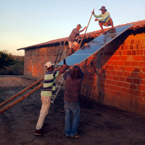 Projeto Semeadores de Luz: Energia Solar para Alfabetização de Adultos Quilombolas no Vale do Jequitinhonha